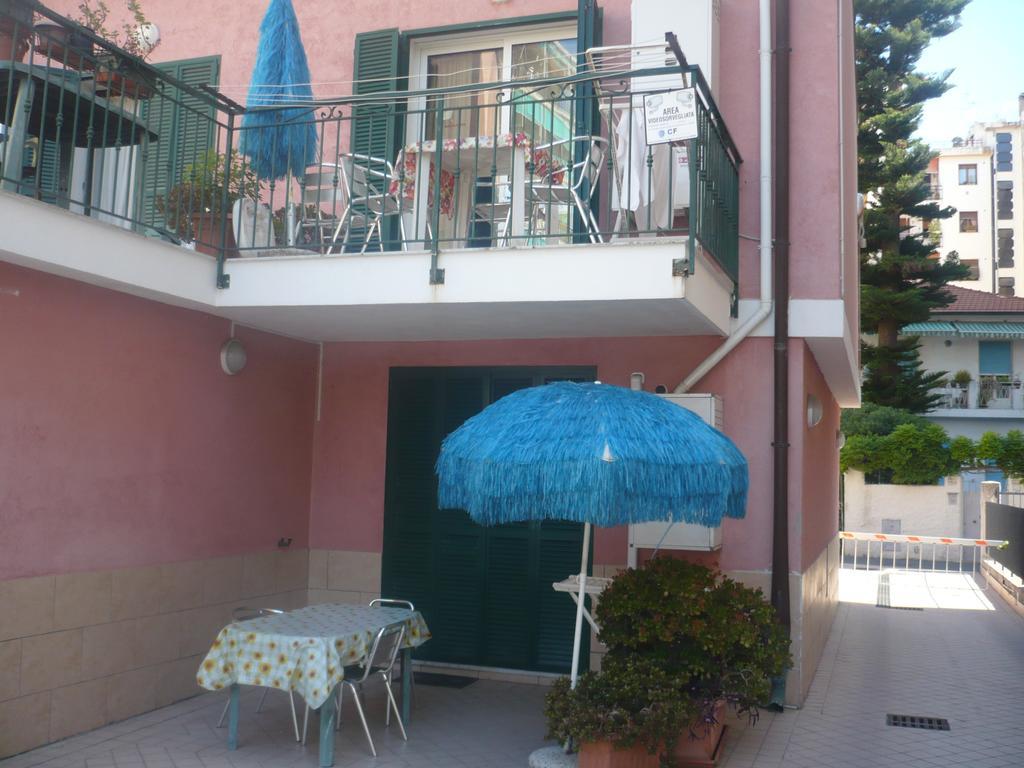 Villamareblu Ventimiglia Kültér fotó